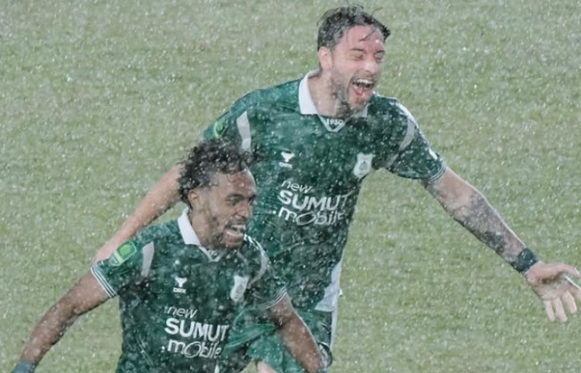 Punggawa PSMS Medan saat merayakan golnya ke gawang lawan. [Instagram]
